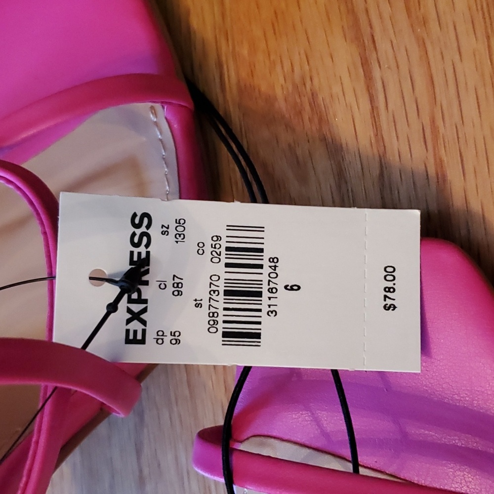 Express neon fuchsia strappy block-heel sandals. square toe Size 6 NWT - Picture 3 of 5